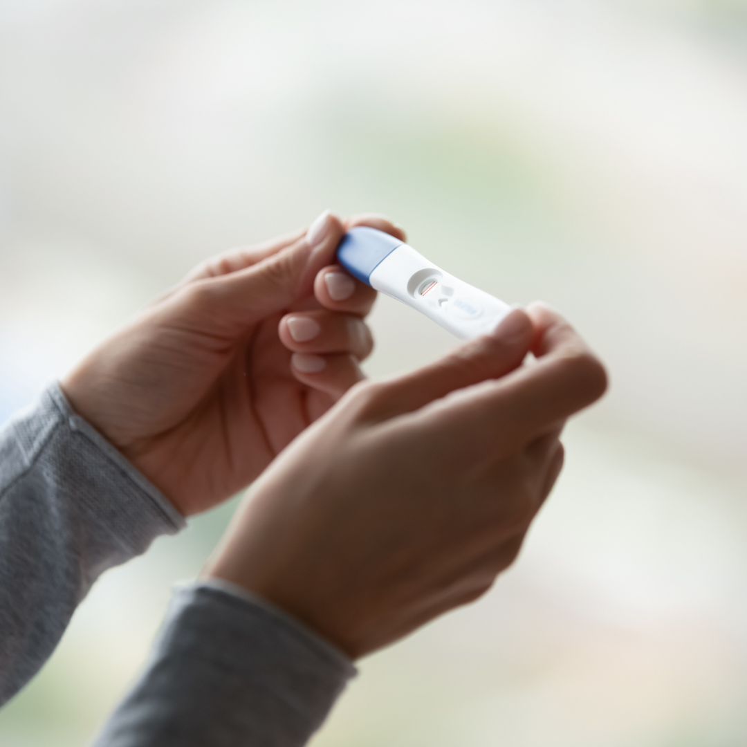 El primer signo indicativo de embarazo es la amenorrea o ausencia de menstruación