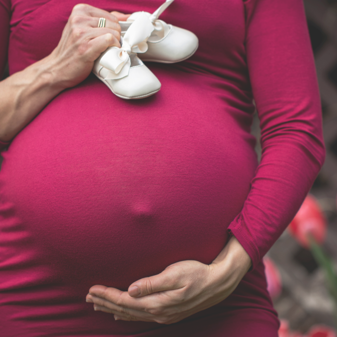 “maternidad tardía” cuando el embarazo se produce con 35 años o más.